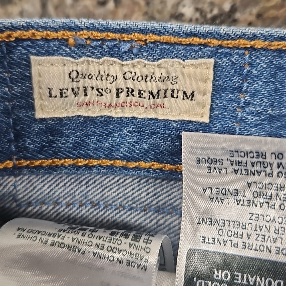 Levi’s 501 Altered Denim Shorts Women’s Size 31 | NWT | Vintage Cut-Off Style - Picture 3 of 11